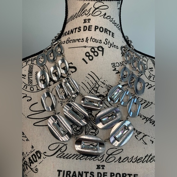 Elegant Silver Necklace - Picture 5 of 6